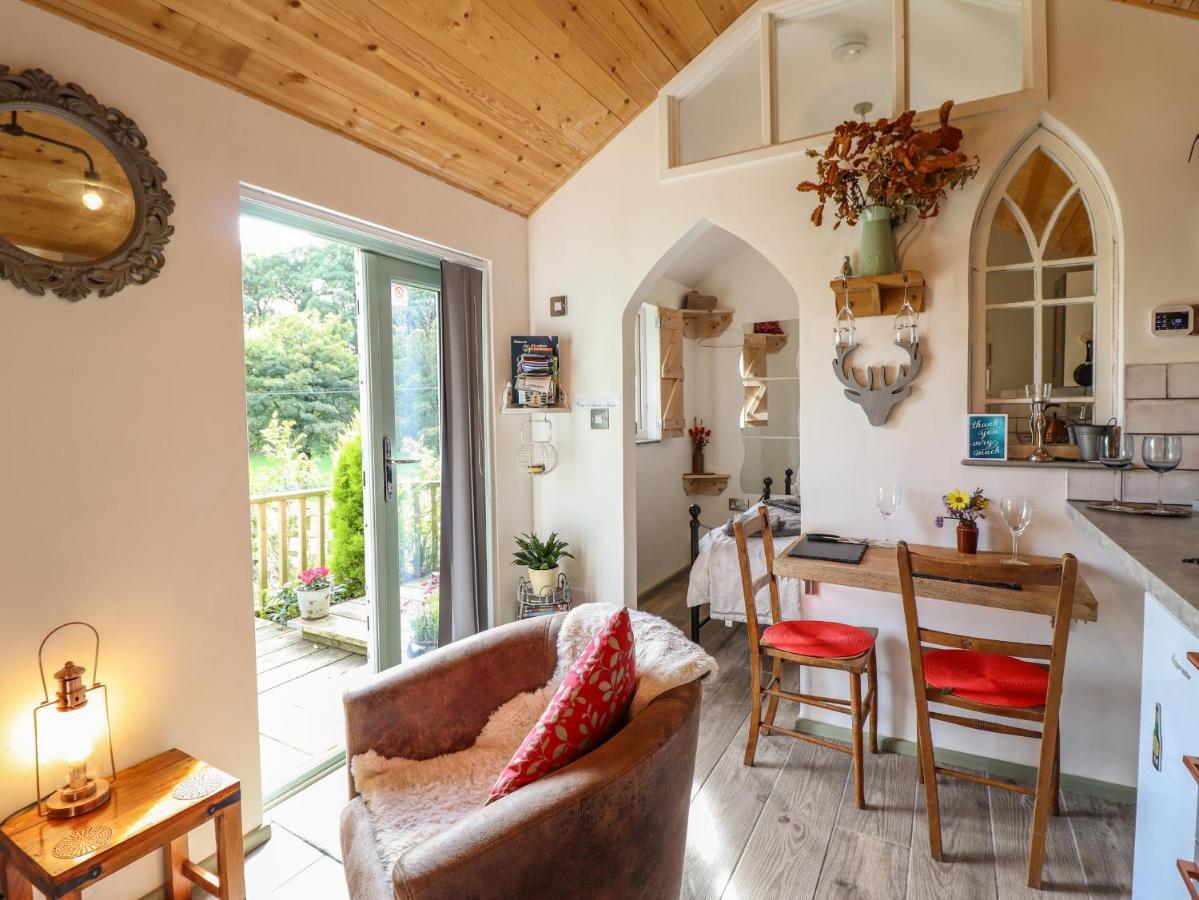 Chateau Petit Caersws Екстериор снимка