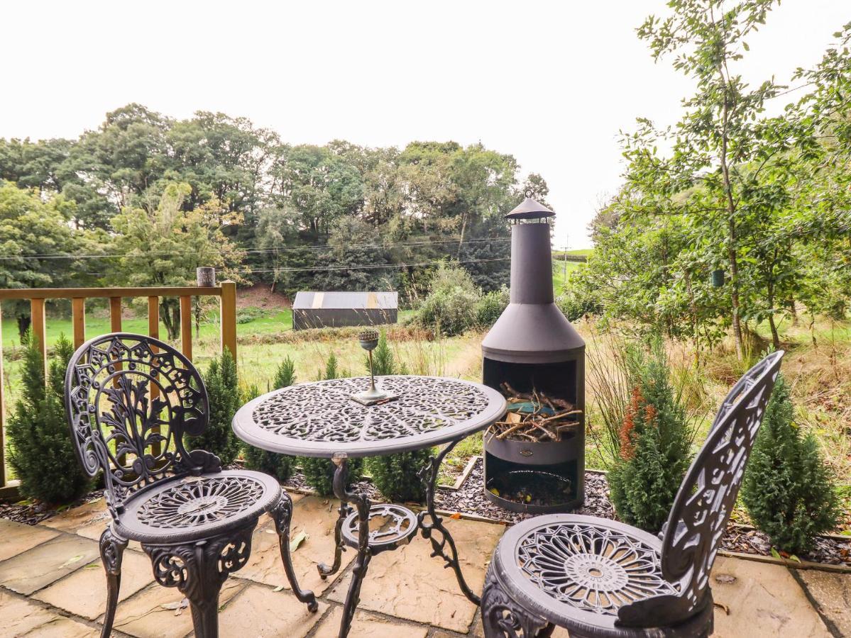 Chateau Petit Caersws Екстериор снимка
